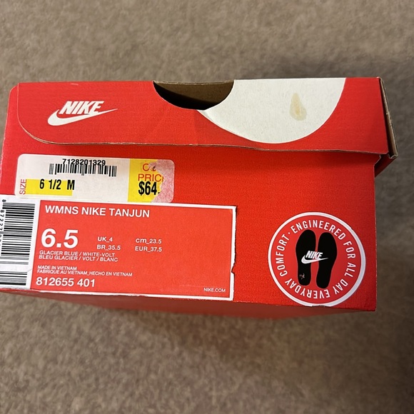 Women’s Nike Tanjun Sneakers. Can be worn casual or during workouts. - Picture 8 of 9